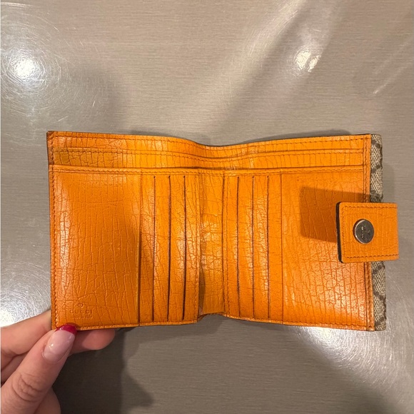 Gucci Beige and Brown Monogram Wallet - Picture 3 of 9